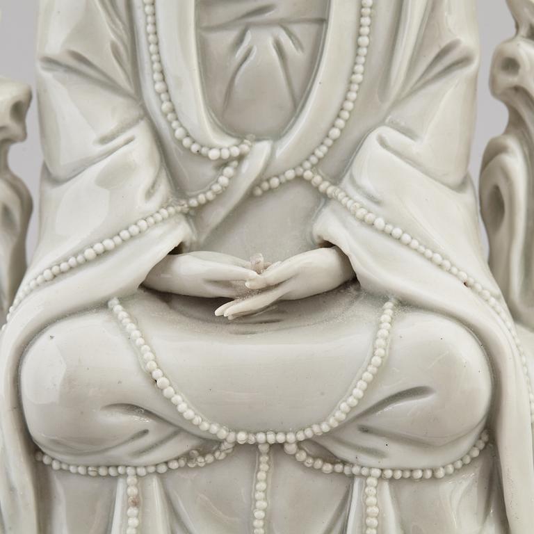 A blanc de chine figurine of a Guanyin, Qing dynasty, 19th century.