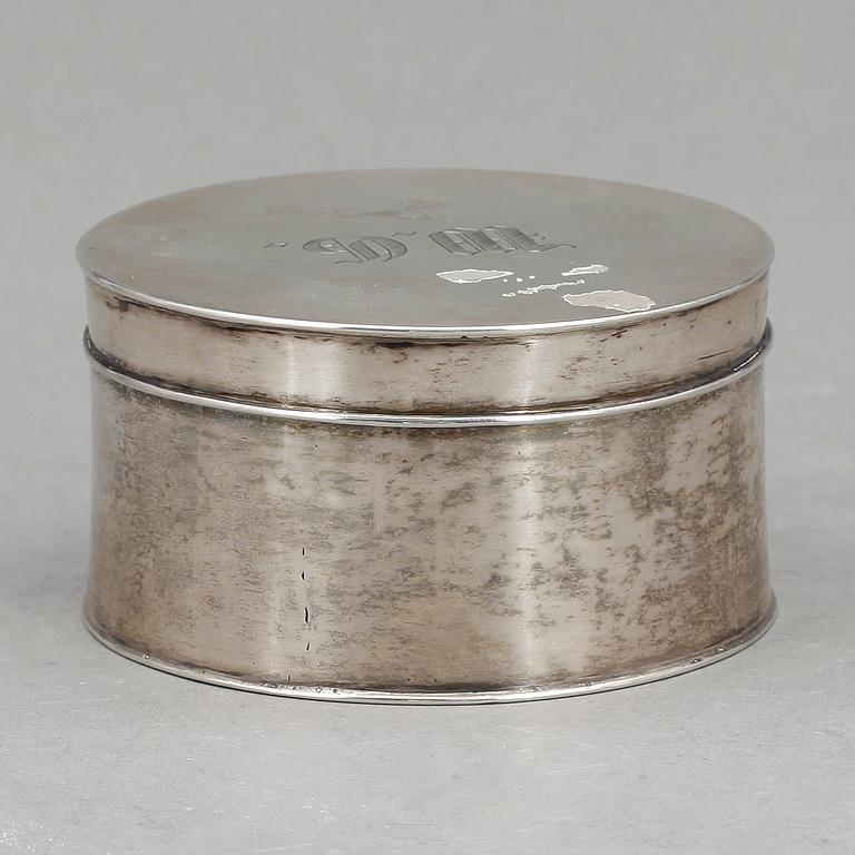 DOSA, silver, empire, Anders Gustaf Ingelman, Kalmar ( verksam 1813-1822). Vikt ca 140 gram.