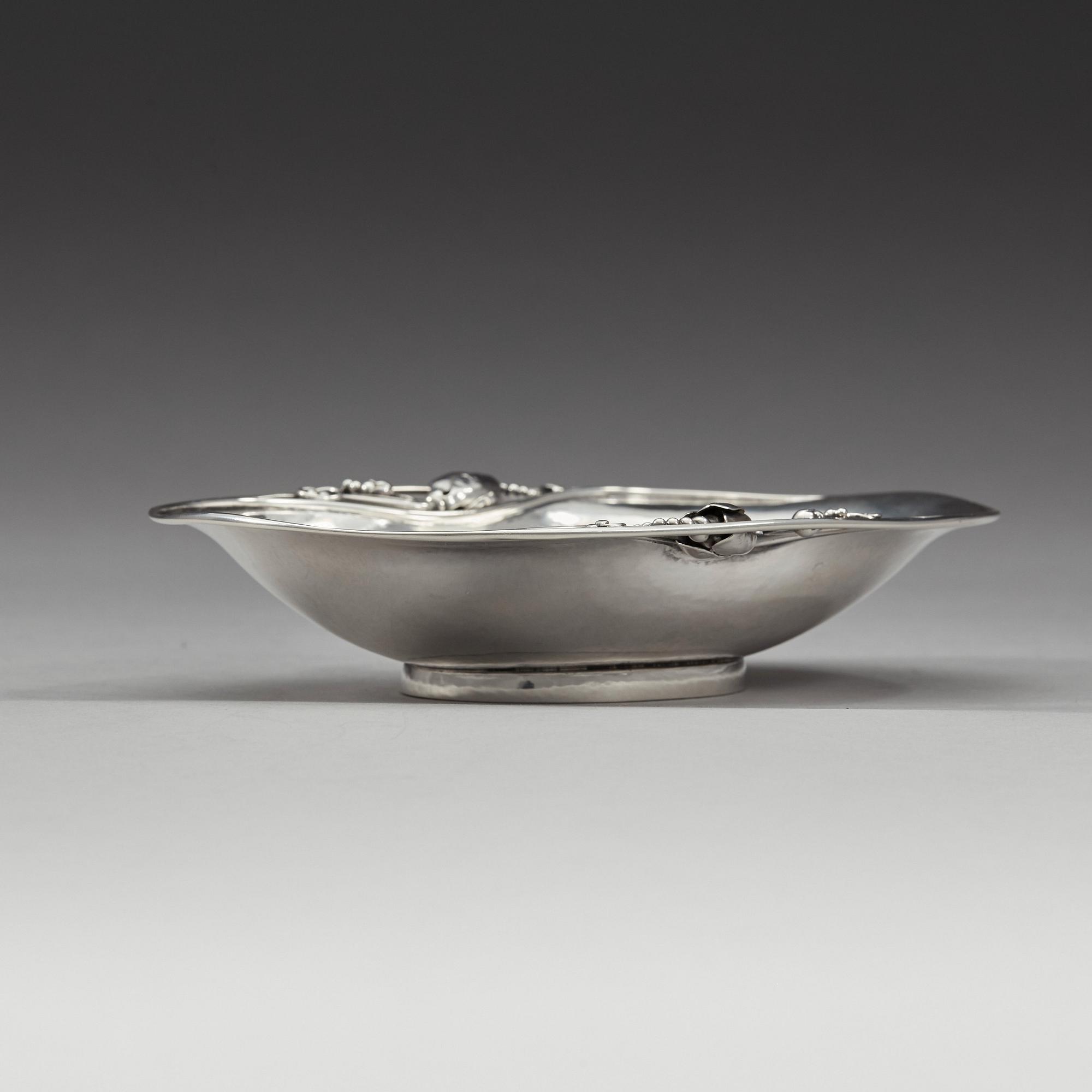 Georg Jensen, skålfat,  "Magnolia/Blossom", Köpenhamn, 1918,