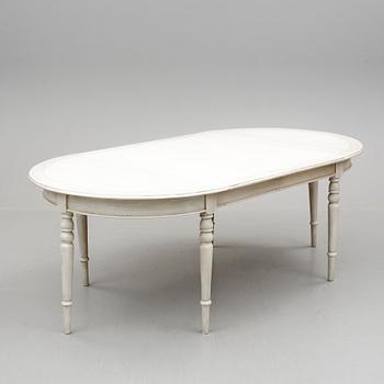 MATBORD, + 4 iläggsskivor, modern tillverkning.