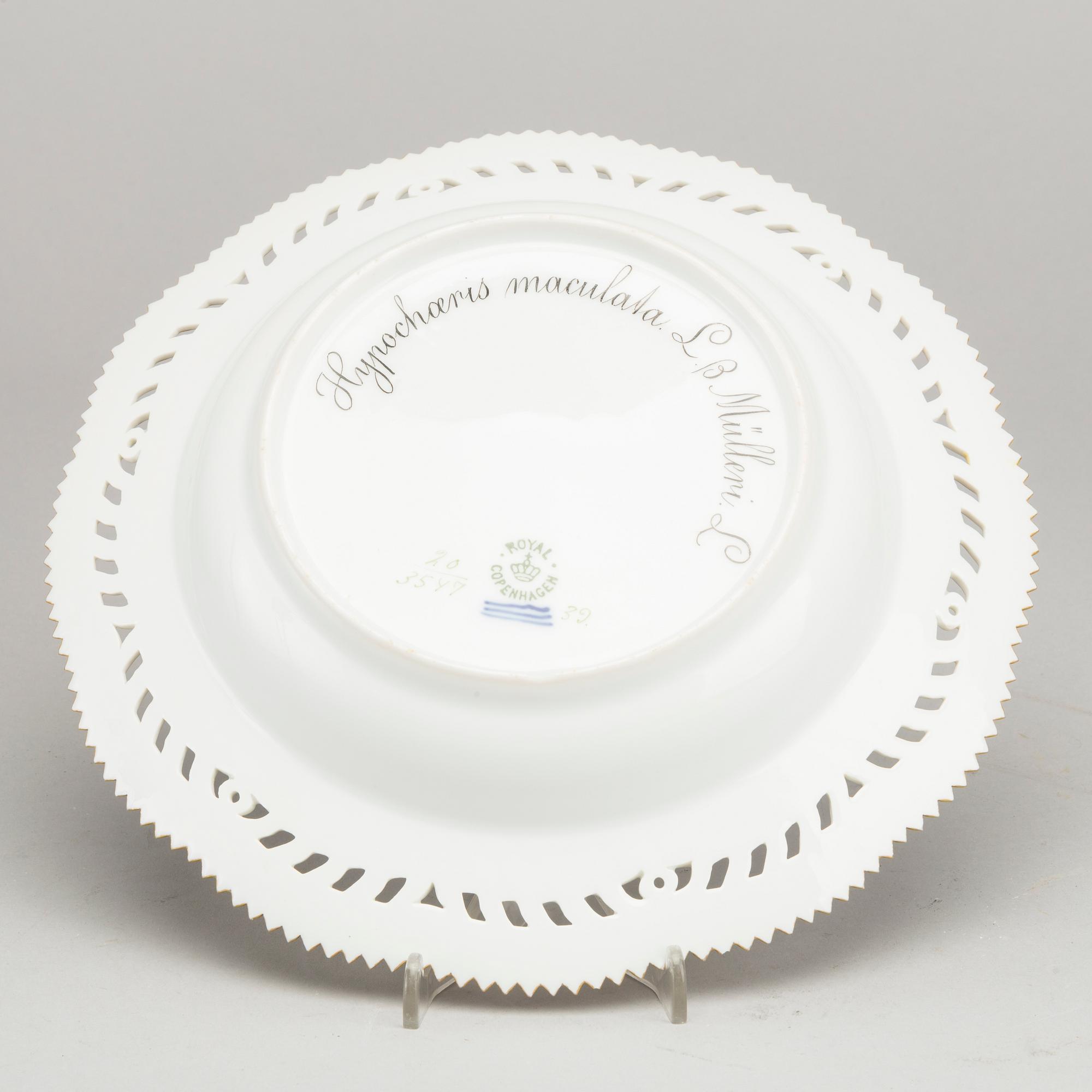 A "FLORA DANICA" PLATE, porcelain, no 20/3547, Royal Copenhagen (1898-1923).