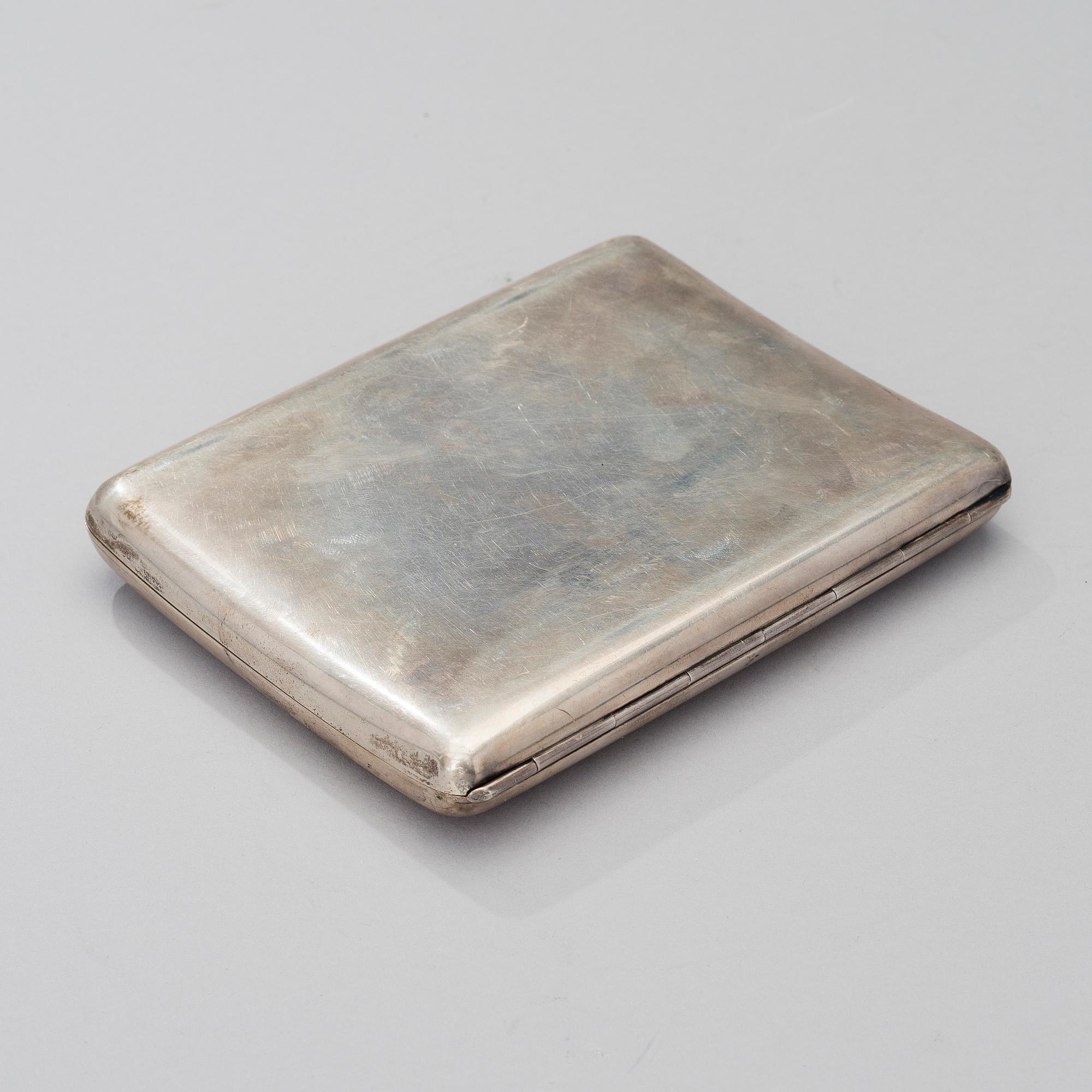 CIGARETTETUI I SILVER, svenska importstämplar. Vikt 236 g.