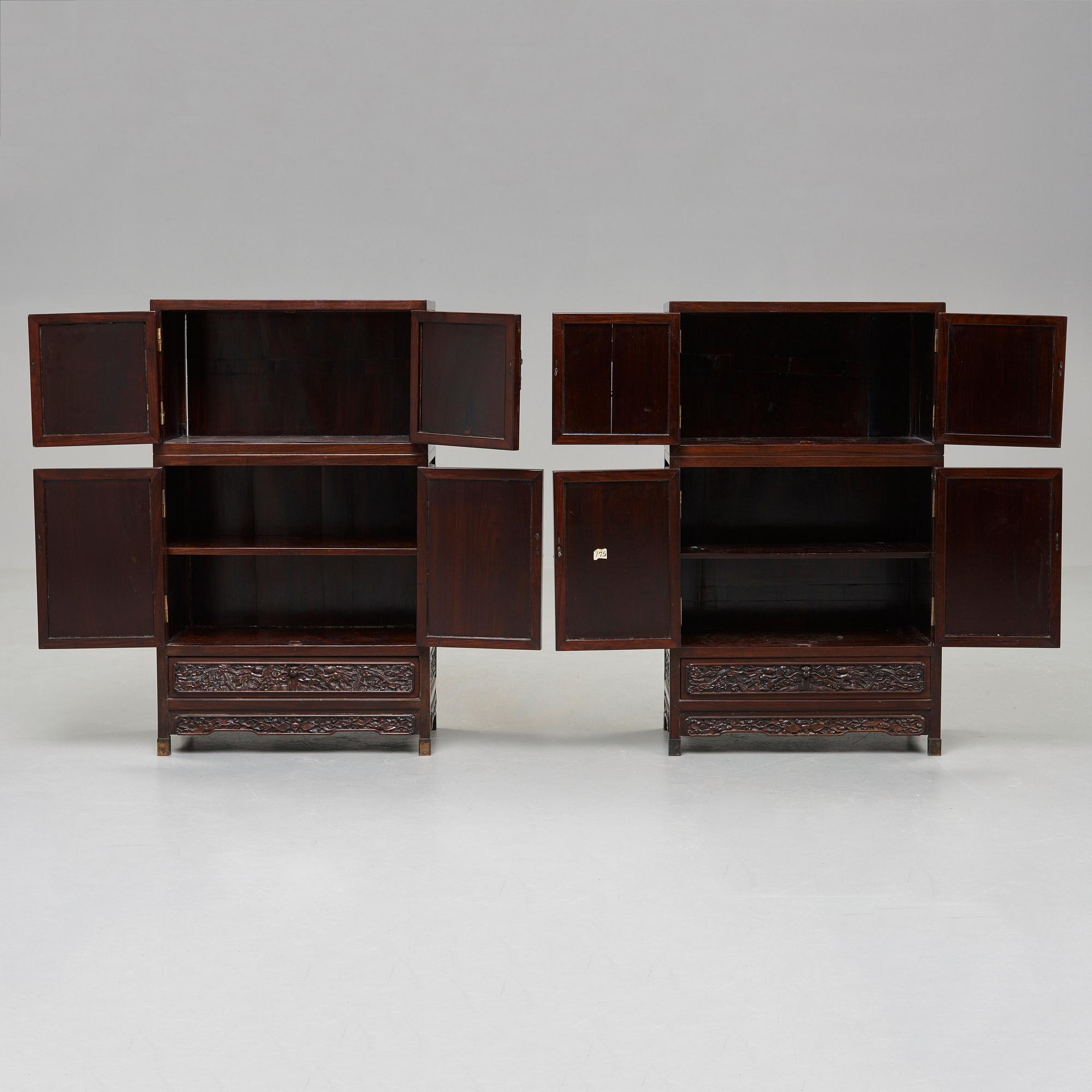 SKÅP, ett par, hardwood. Sen Qingdynasti (1644-1912).