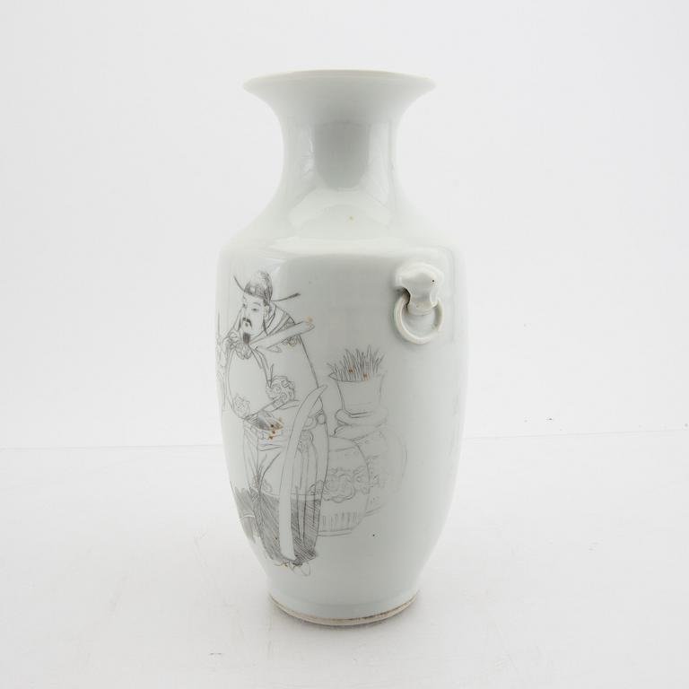 A Chinese porcelain vase 20th century.