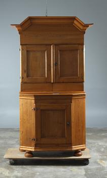 SKÅP, s k kronskåp, allmoge, 1800-tal.