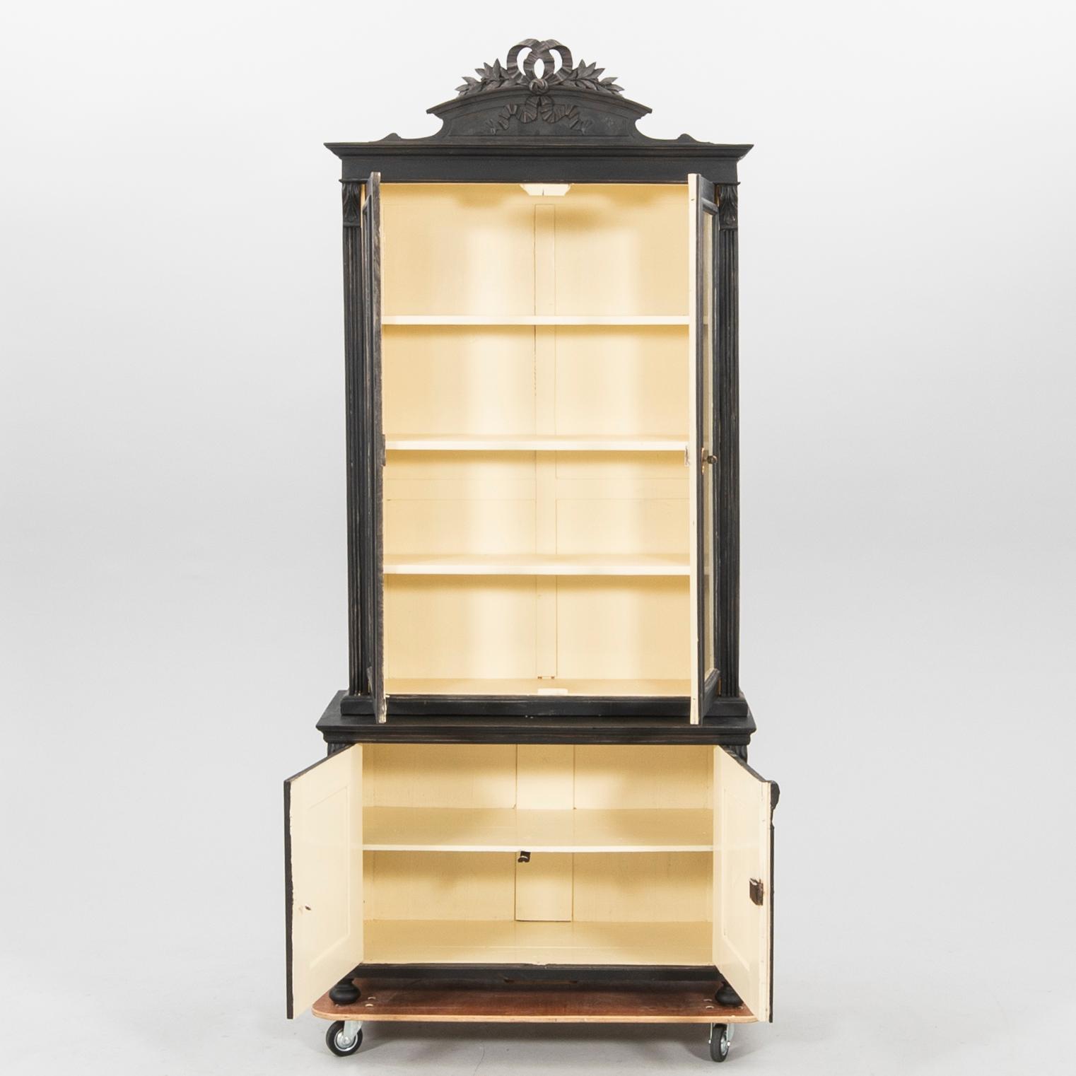 Skåp 1900-talets första hälft.