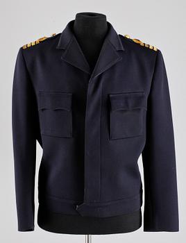UNIFORM FÖR KOMMENDÖRSKAPTEN FÖR SVENSKA KUNGL. FLOTTAN, 12 delar, 1900-talets mitt/andrahälft.