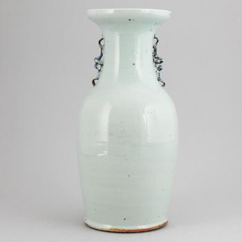 A blue and white floor vase, Qing dynasty, 19th century.