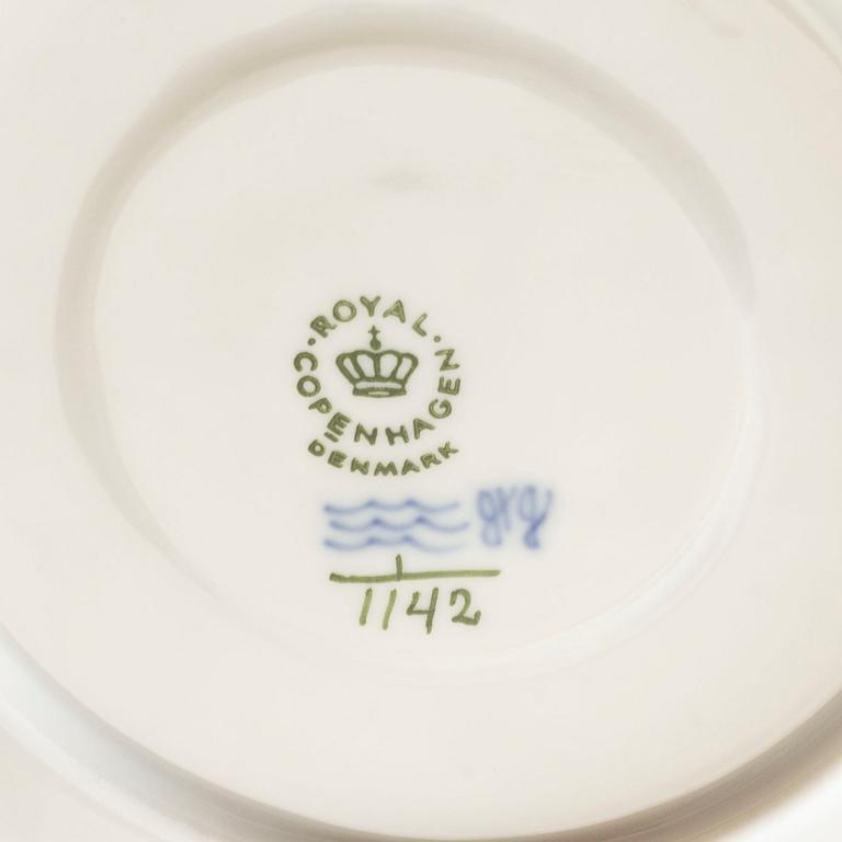 SERVIS, 46 delar, porslin. Royal Copenhagen, Musselmaalet, 1900-tal.