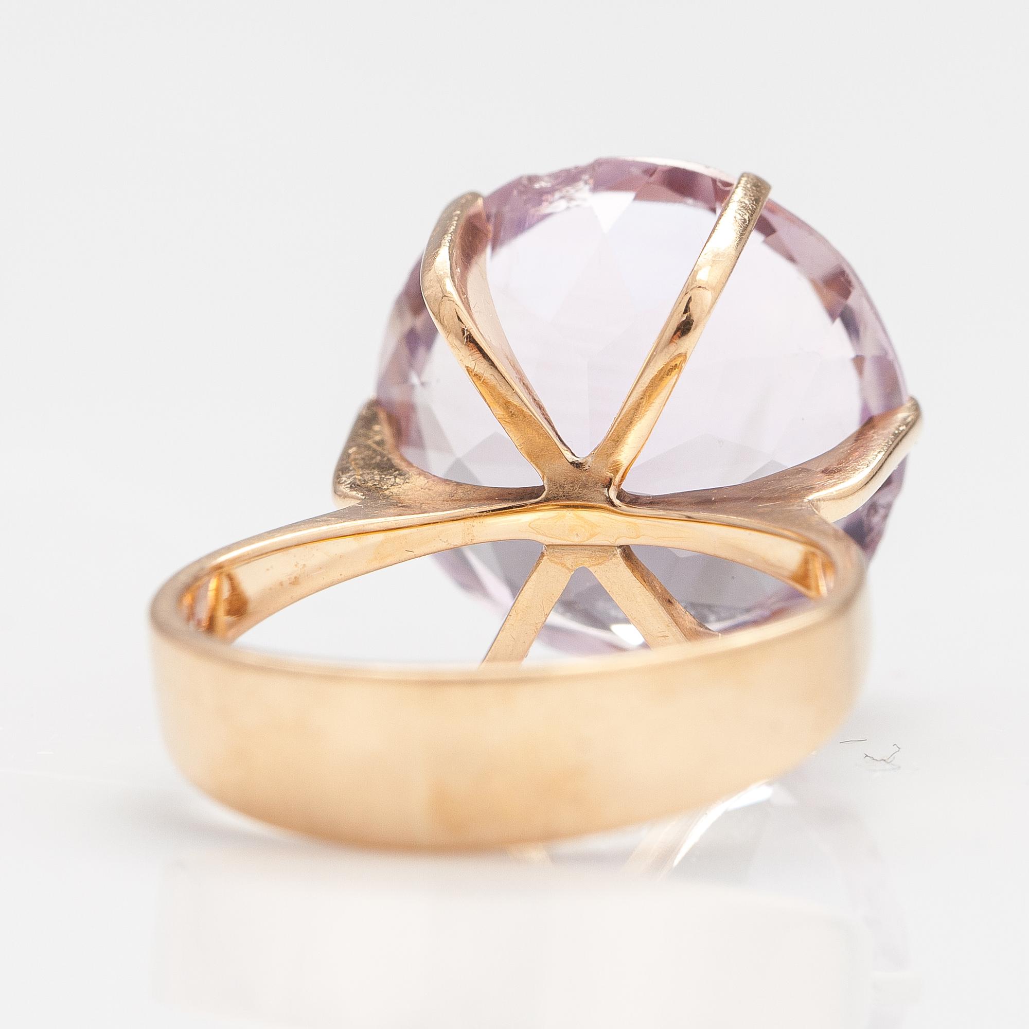 A 14K gold ring with an amethyst. Westerback, Helsinki 1968.