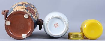 URNOR, 2 st, porslin, Kina samt LOCKBURK, glas.