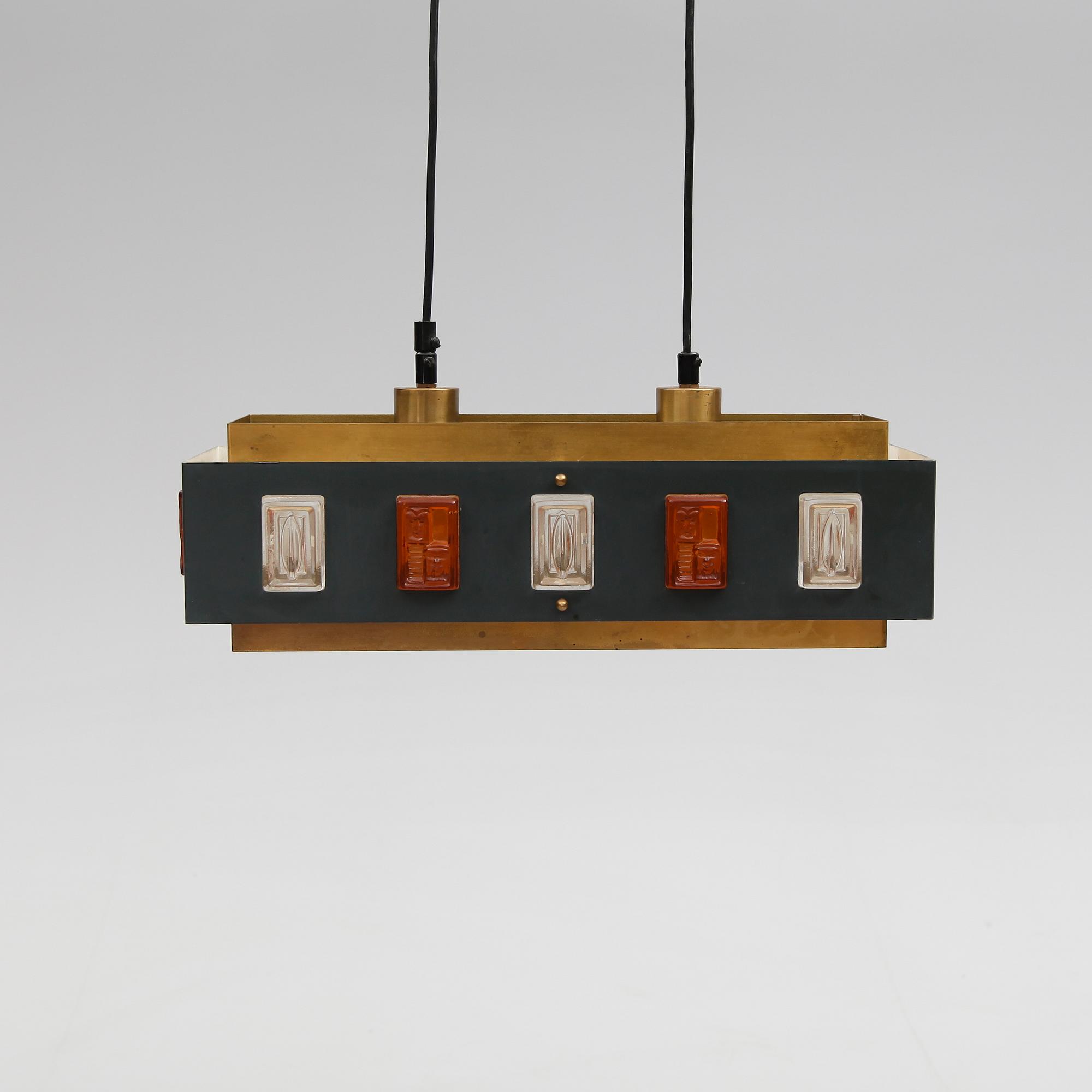 TAKLAMPA, sannolikt Erik Höglund, 1900-talets andra hälft. Längd 48 cm.