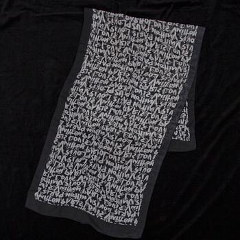 SCARF, Louis Vuitton.