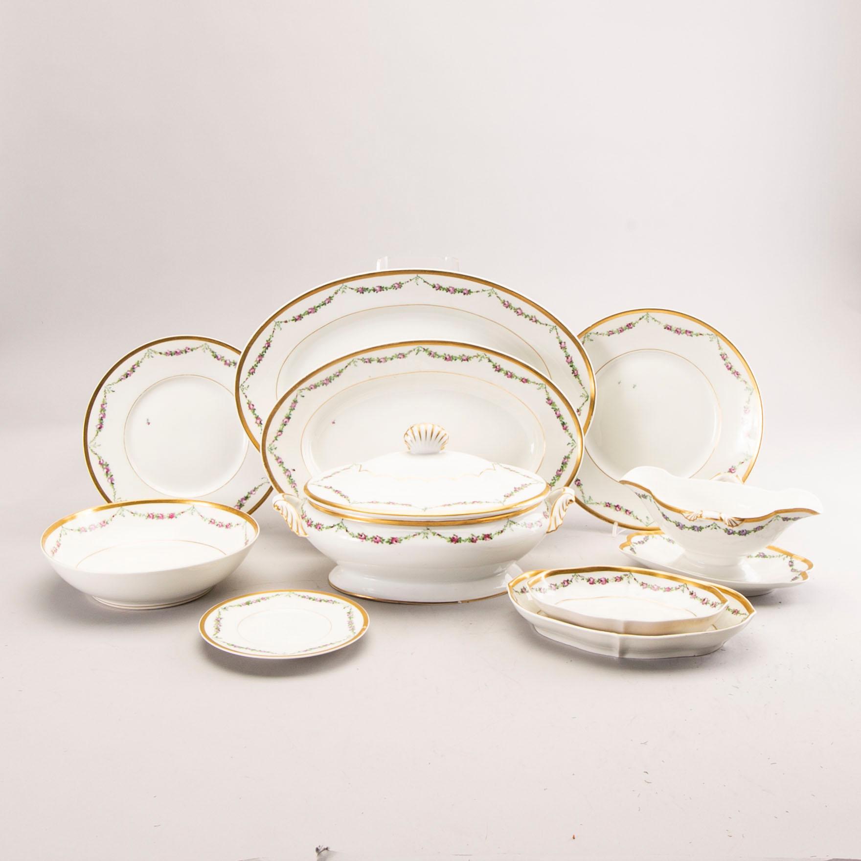 A Royal Copenhagen porcelain 55 pcs dinner service model 478 mid 1900s.