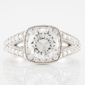 Ring, 18K white gold with a brilliant-cut diamond 1.96 ct. Accompanied by IGI report.
