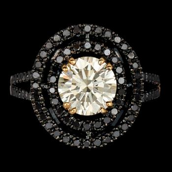 741. A brilliant cut diamond ring, 2.03 cts set with black diamonds, tot. 0.96 ct.