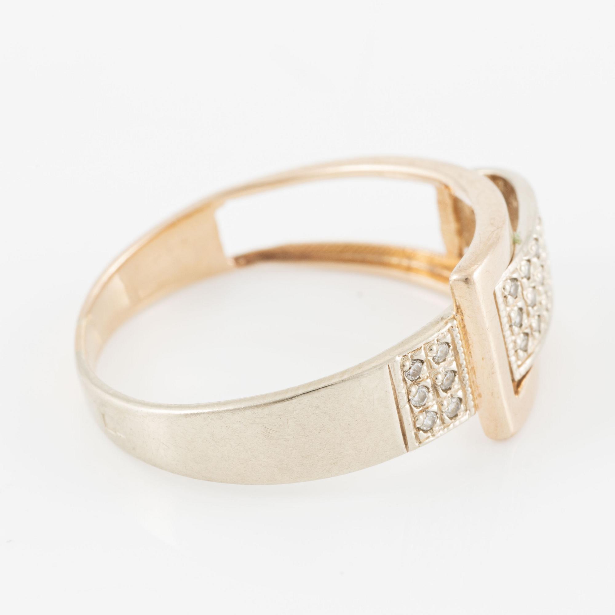 Ring 14K gold with brilliant-cut diamonds.