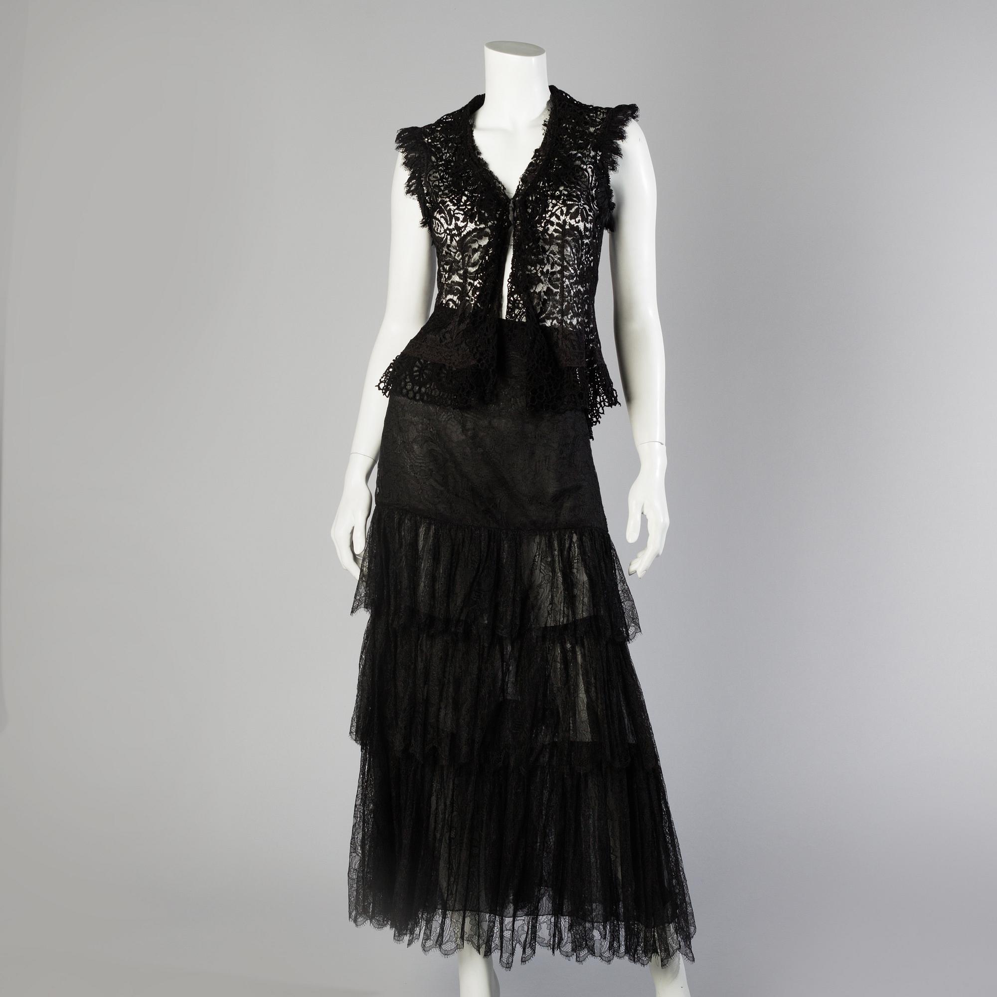 Top and skrit, Ralph Lauren.