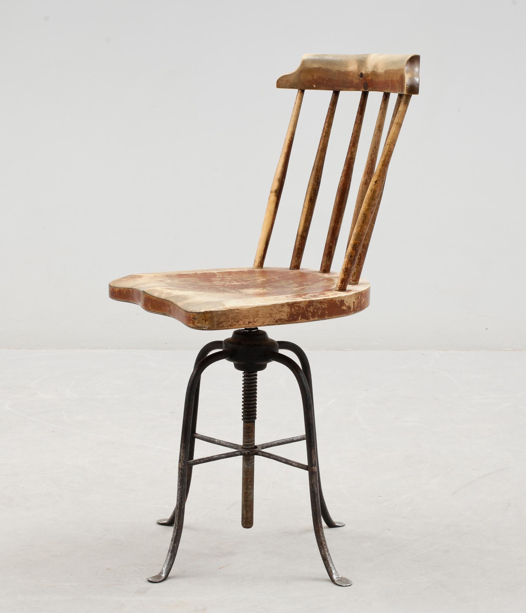 SKRIVBORDSSTOL, 1900-talets första hälft.