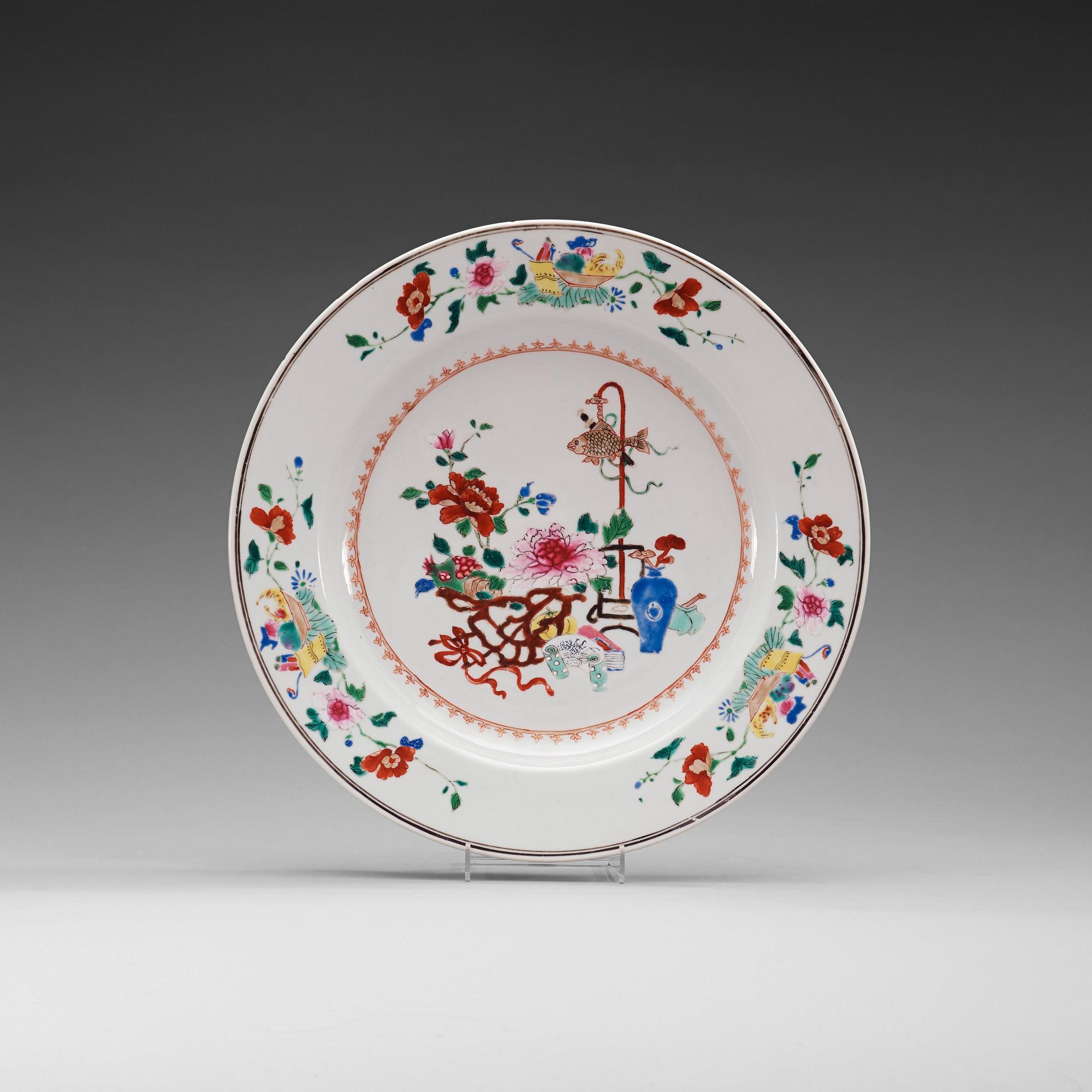 A famille rose serving dish, Qing dynasty, Qianlong (1736-95).