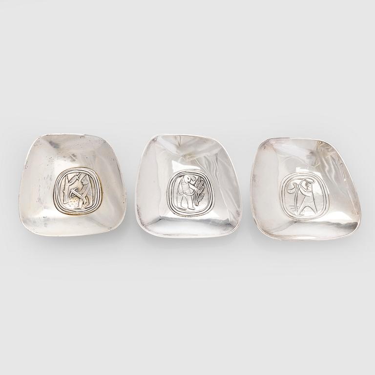 Two 1950s silver dishes, Hopeatehdas Oy, Helsingfors, 1951–55.