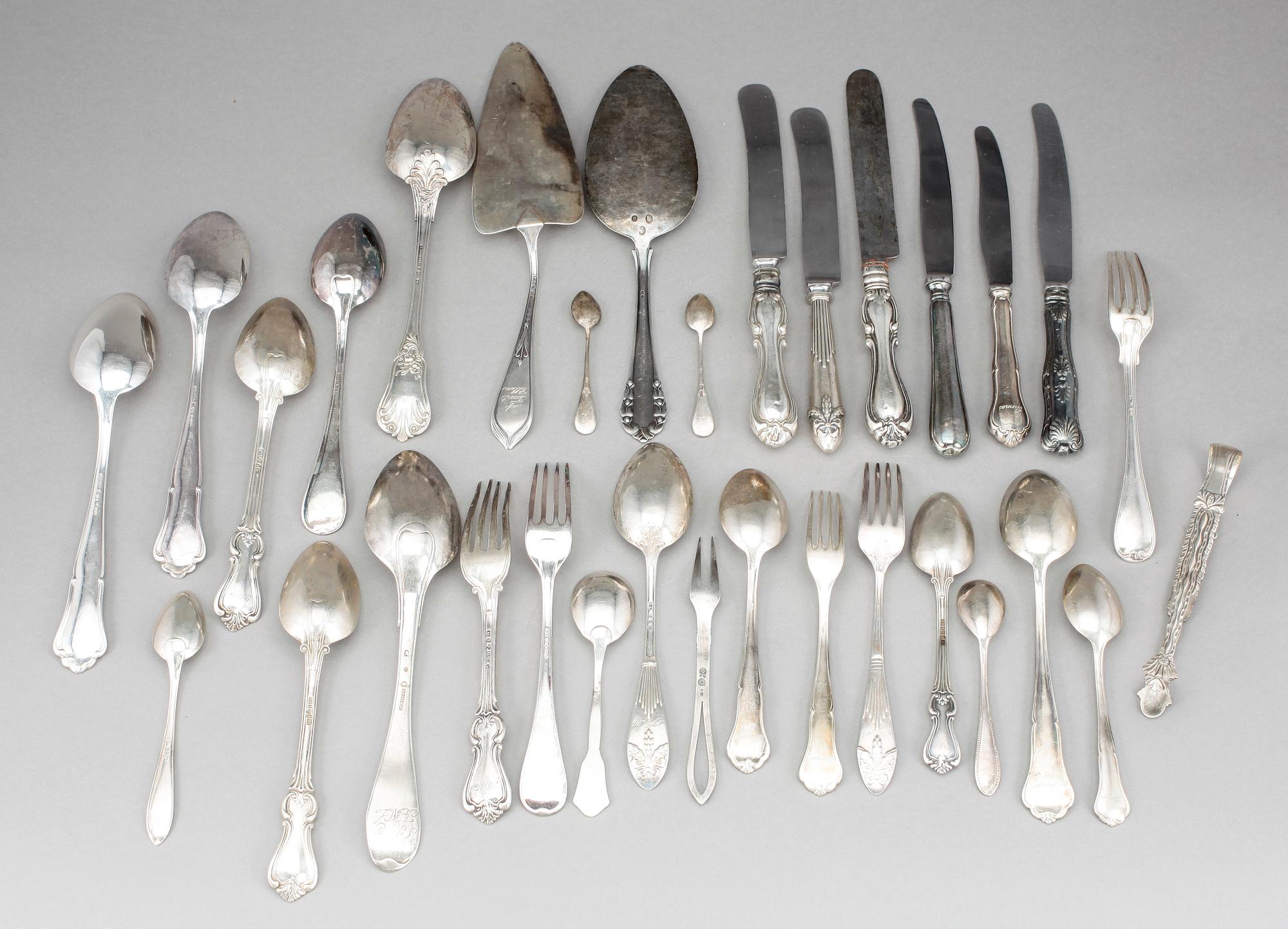 PARTI SILVER, 38 delar, bland annat Gustaf Möllenborg Feron, 1856. Total vikt ca 1187g.
