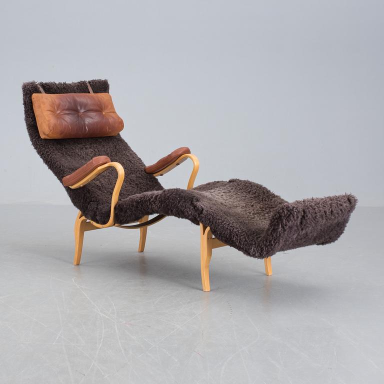VILFÅTÖLJ, "Pernilla 3", Bruno Mathsson, brännmärkt.