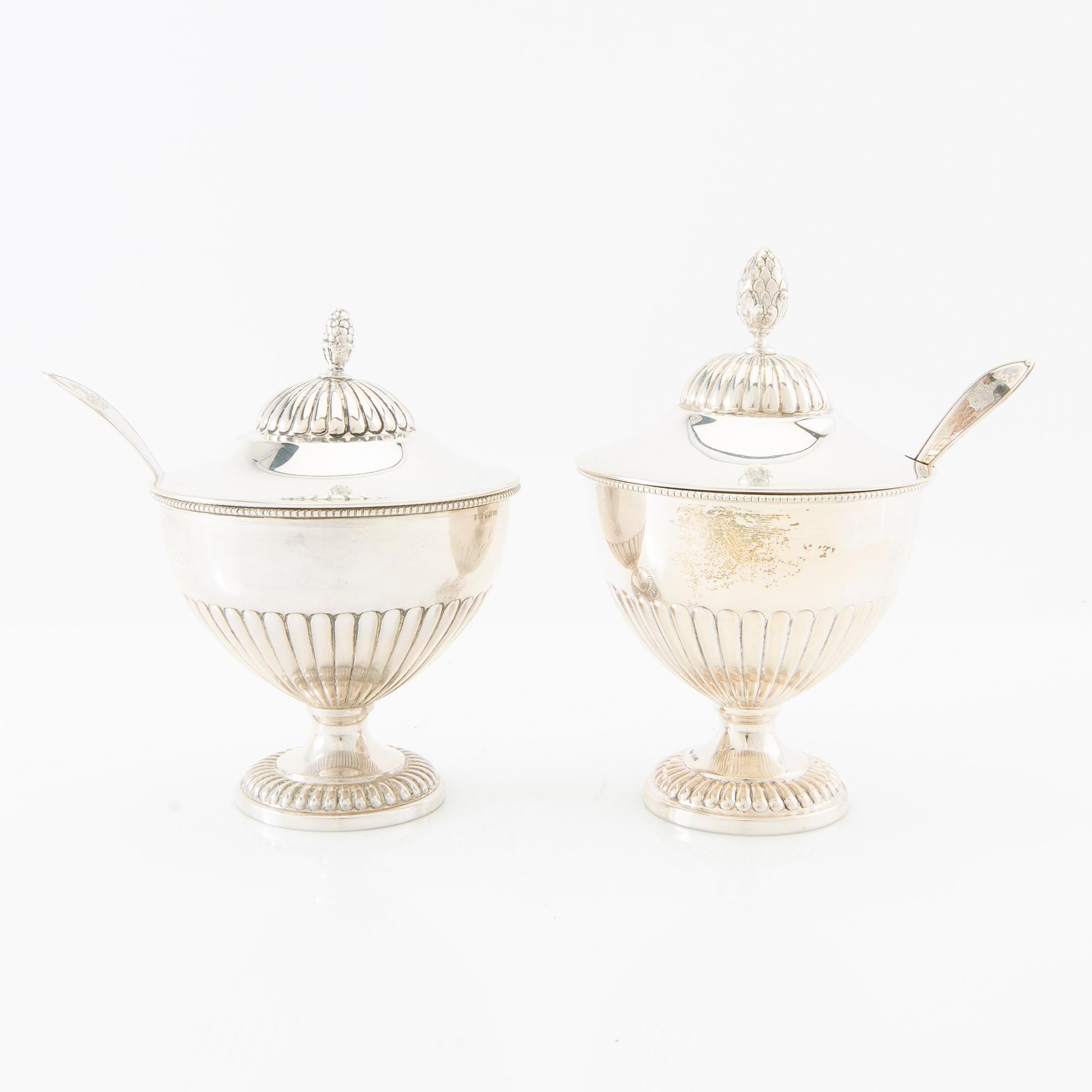 Sugar bowls 4 pcs in the Gustavian style, silver plate, and a box with a lid by Mappin & Webb.