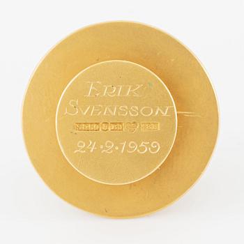 Button, Sweden's Bookbinders' Association, 18K gold and enamel.