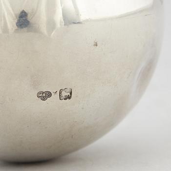 Sugar caster, silver,  Goldsmiths & Silversmiths Co, London 1904-1905.