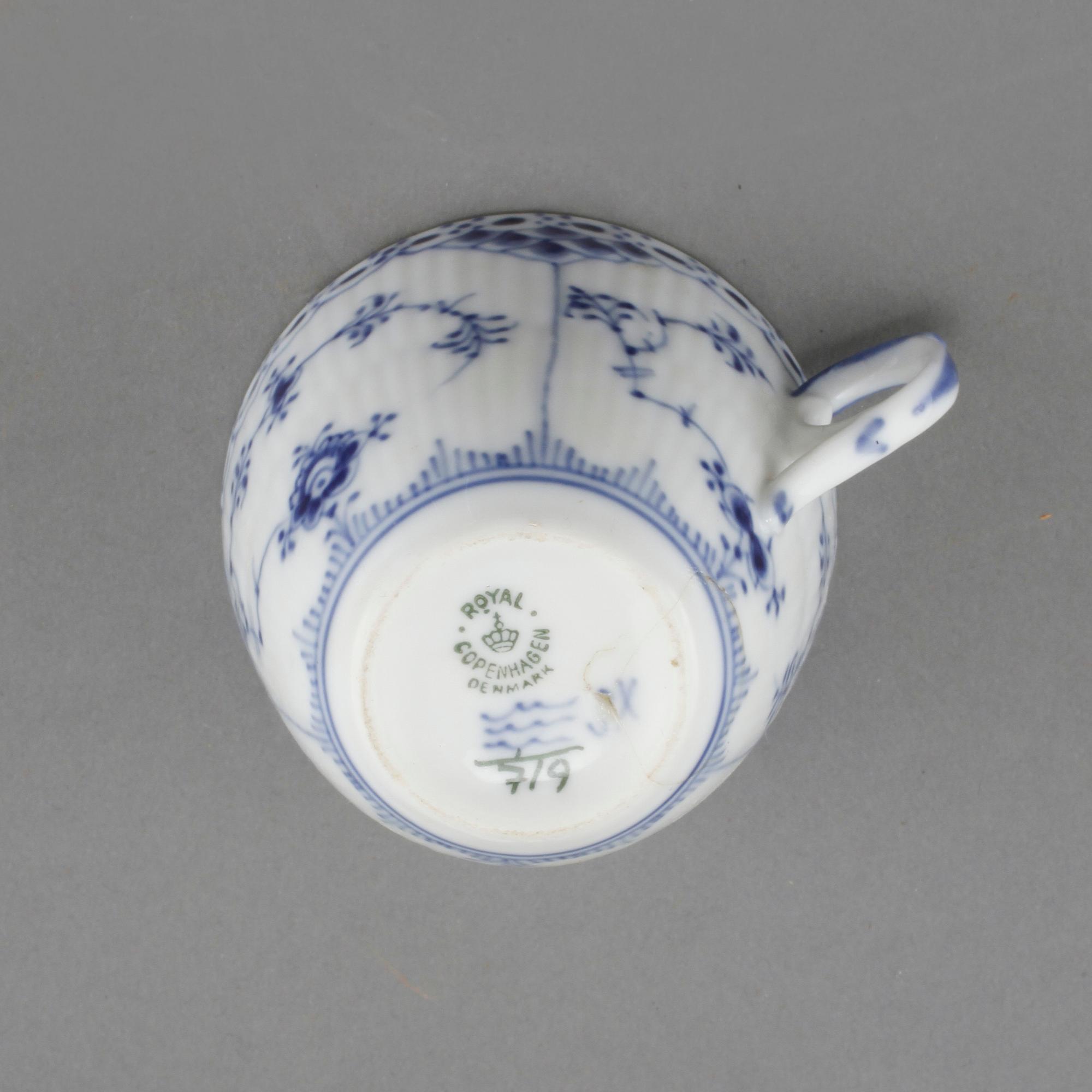 SERVISDELAR, 27 st, porslin, "Musselmalet", Royal Copenhagen, Danmark, 1900-talets andra hälft.