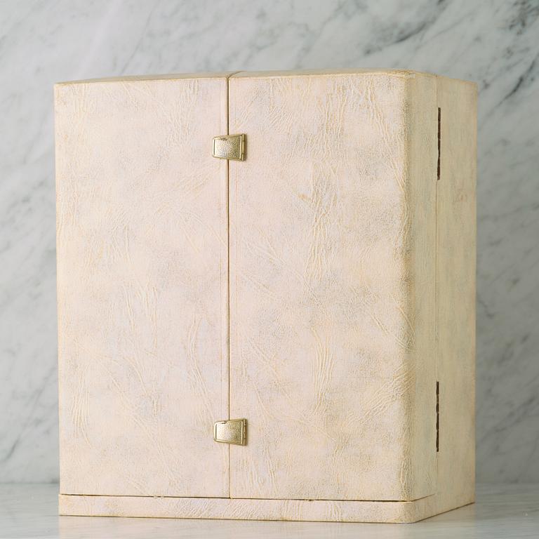 JAEGER-LE COULTRE, Atmos, "Black Chinoiserie Marina", table clock, 24 x 18.5 x 12.5 cm.