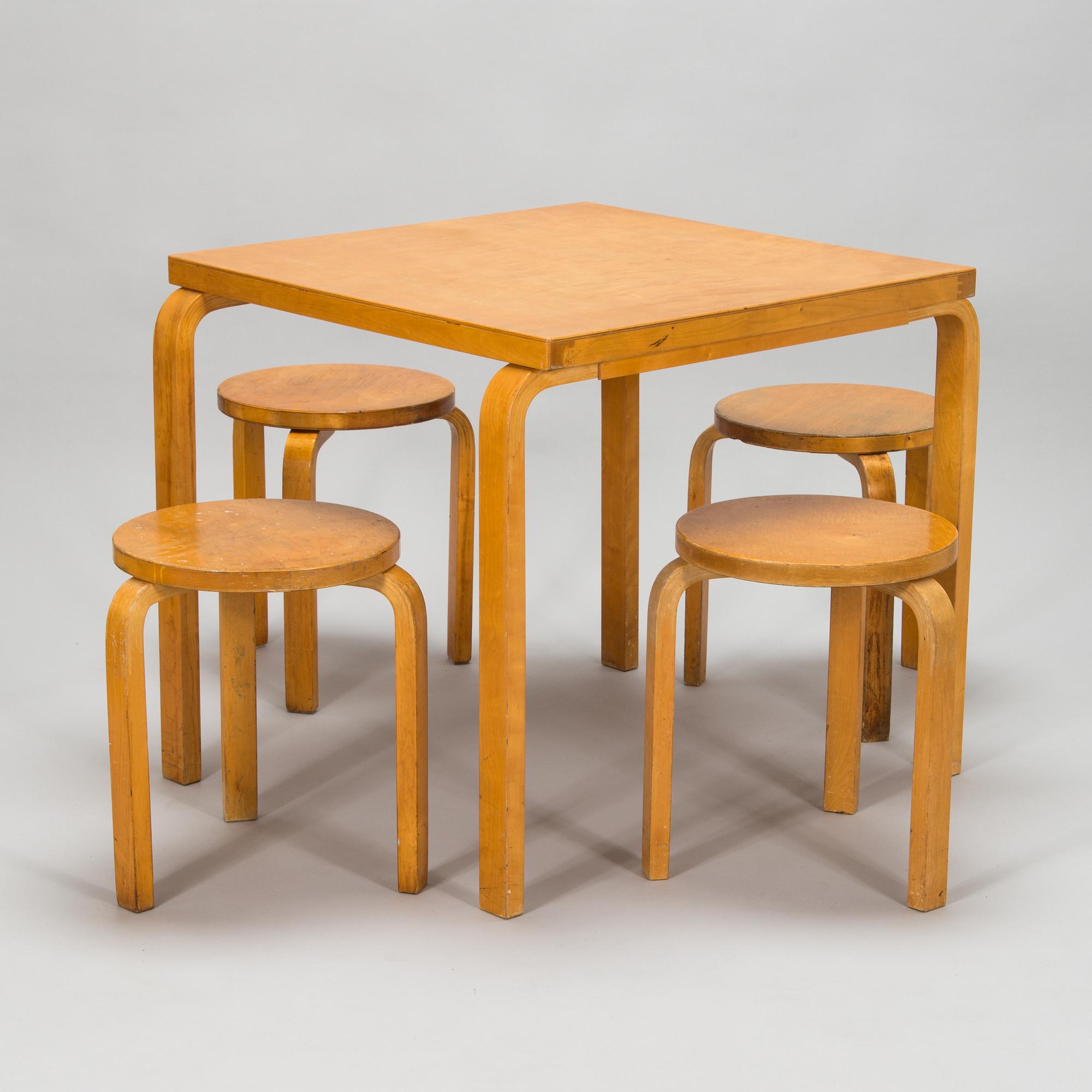Alvar Aalto, a mid-20th century '85' table and four '60' stools for O.Y. Huonekalu-ja Rakennustyötehdas A.B.