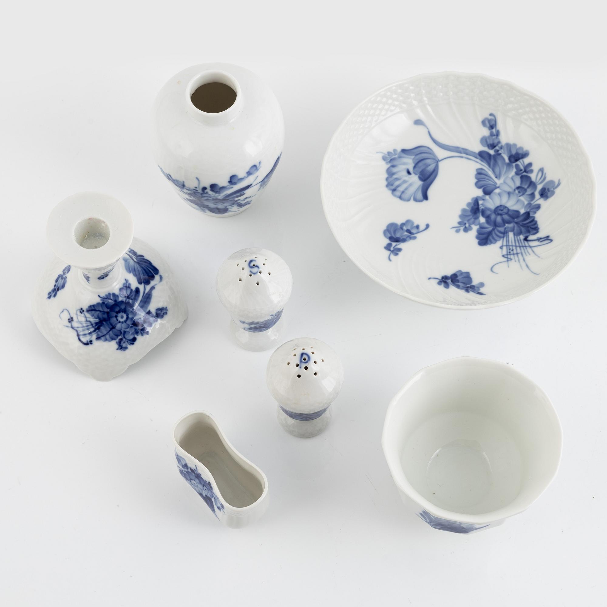 Tea and coffee set, 100 pieces, porcelain, "Blå Blomst", Royal Copenhagen, Denmark.