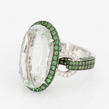 Ring in 18K gold with a faceted prasiolite.