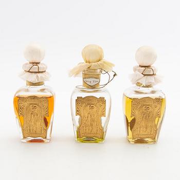 Parfymflaskor 3 st i etui Barnängen 1900-talets början.