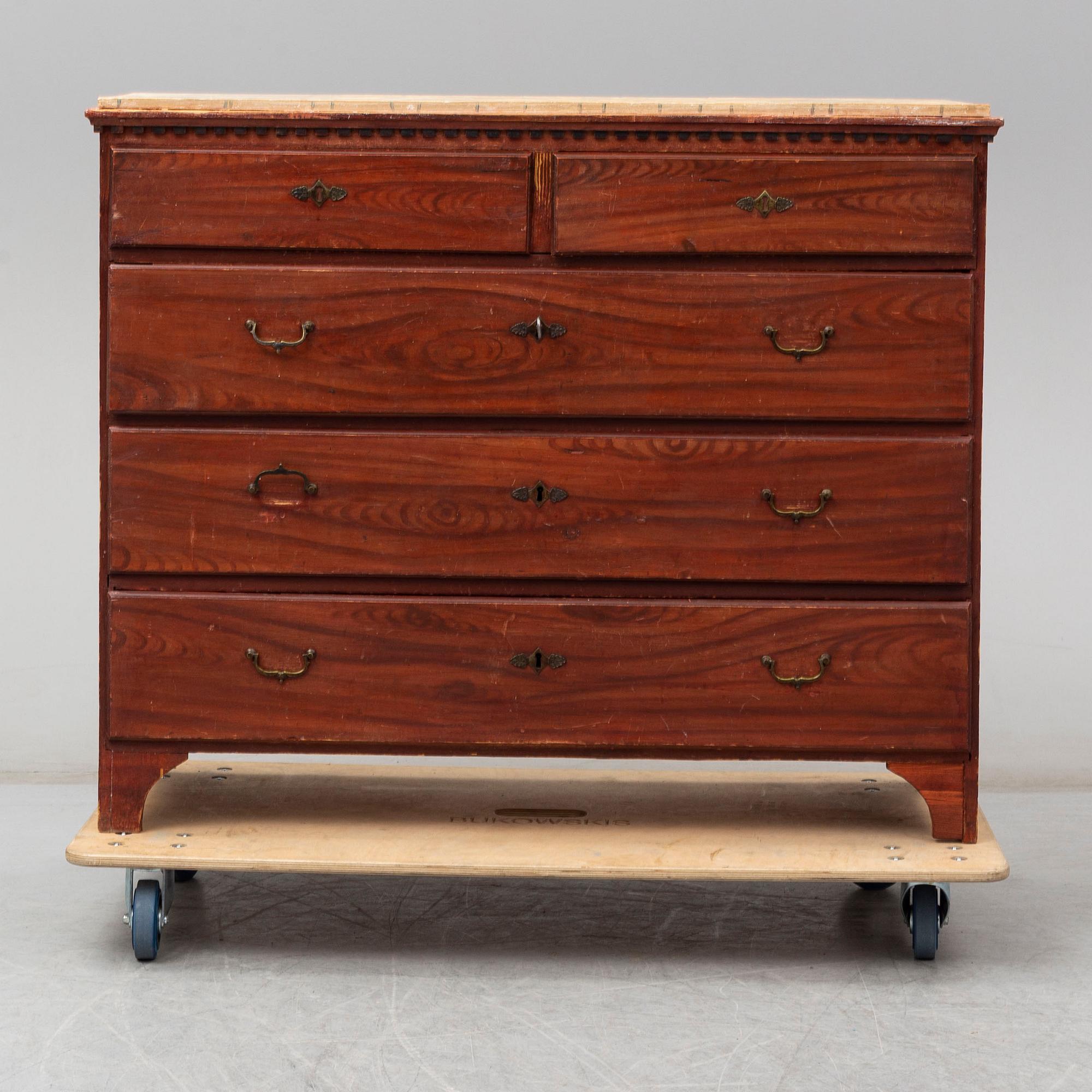 A first half of the 19th century chest of drawers.