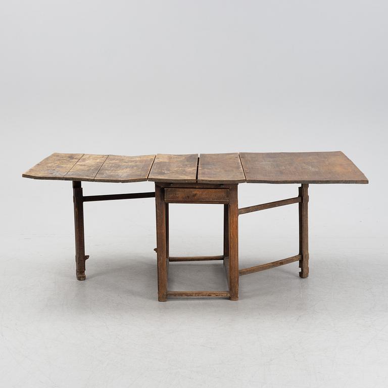 A Swedish circa 1800 painted pine wood gate-legged flap table.