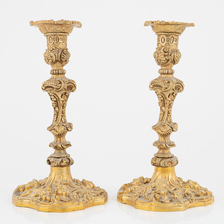Ljusstakar, ett par, brons, rokokostil, 1800-talets slut.