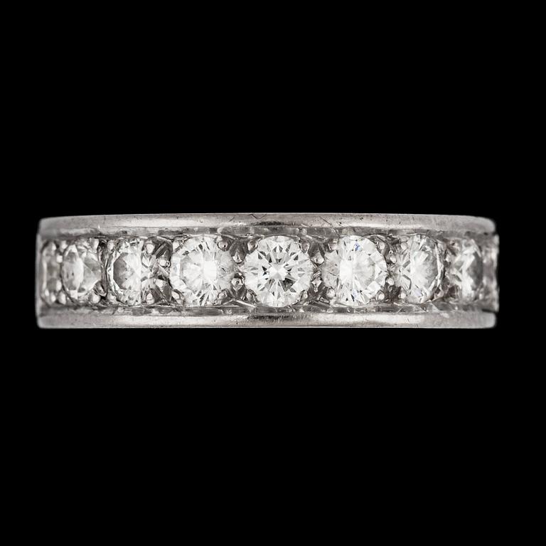 A brilliant cut diamond ring ,tot. 1.60 cts.