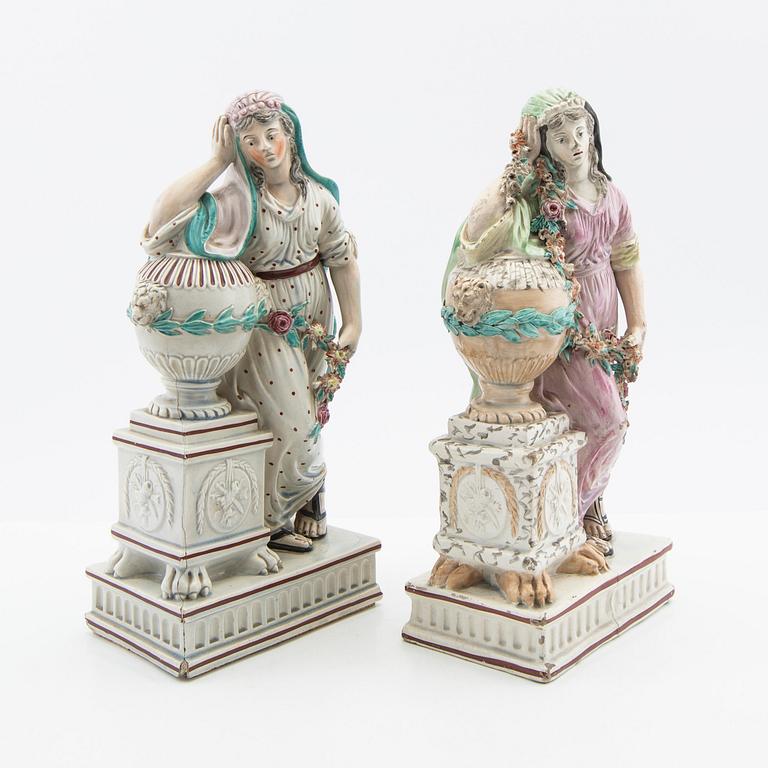 Figuriner, 2 st., "Andromarche before Hector's Ashes", Leeds, 1800-tal.