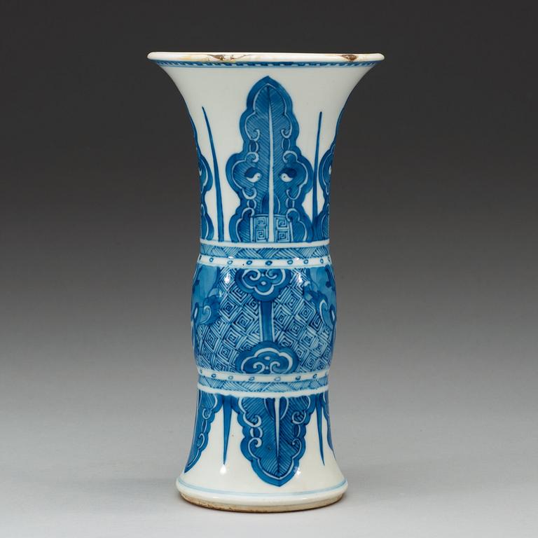 A blue and white vase, Qing dynasty, 18th Century.