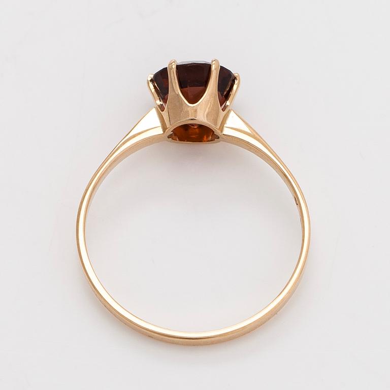 Ring, 14K guld och turmalin, finska stämplar 1996.