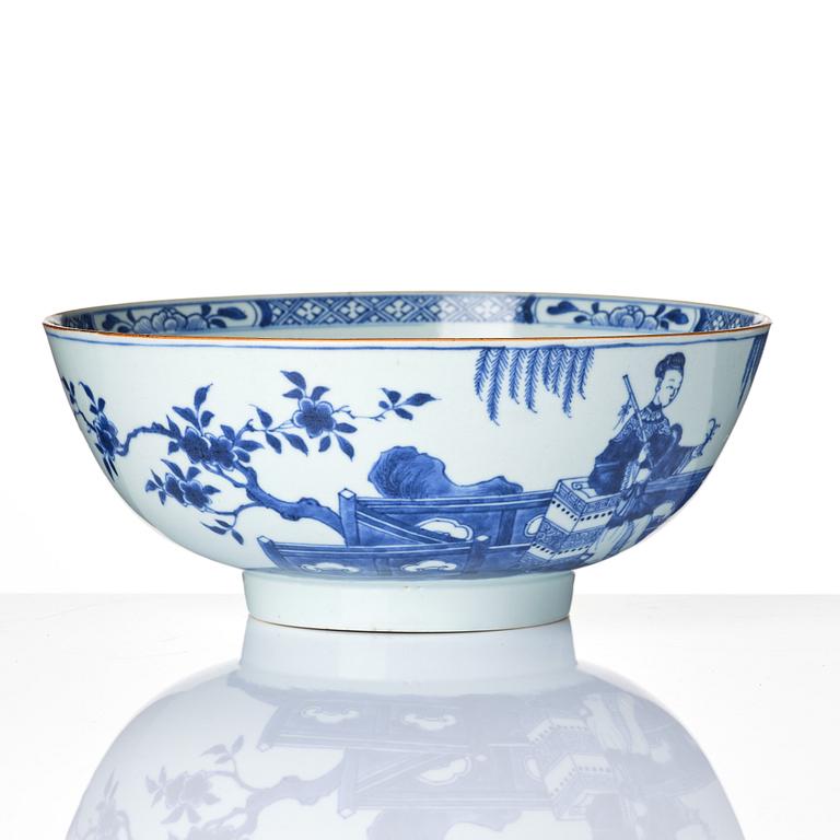 A blue and white bowl, Qing dynasty, 18th century.