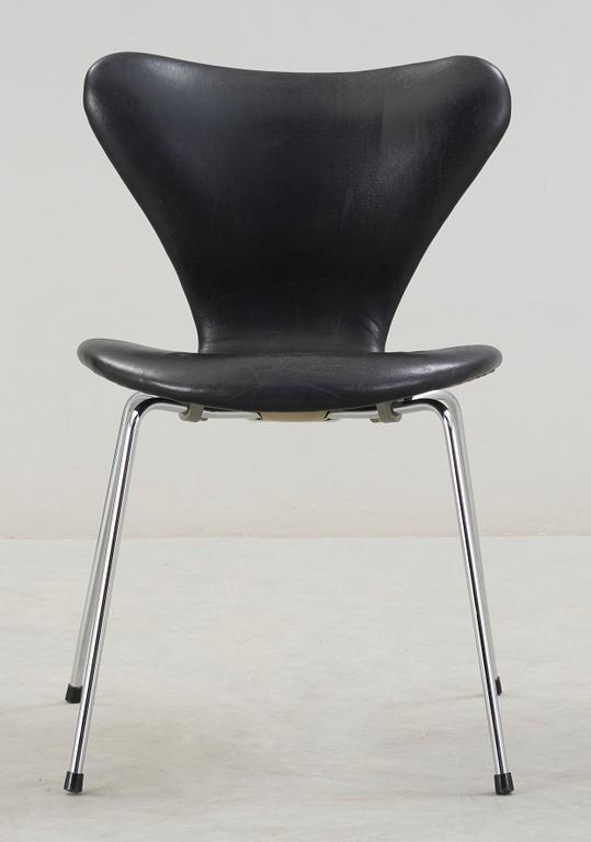 STOL, "Sjuan", Arne Jacobsen, Fritz Hansen, formgiven 1955.