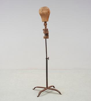 PERUKMAKARSTATIV, 1800-tal.