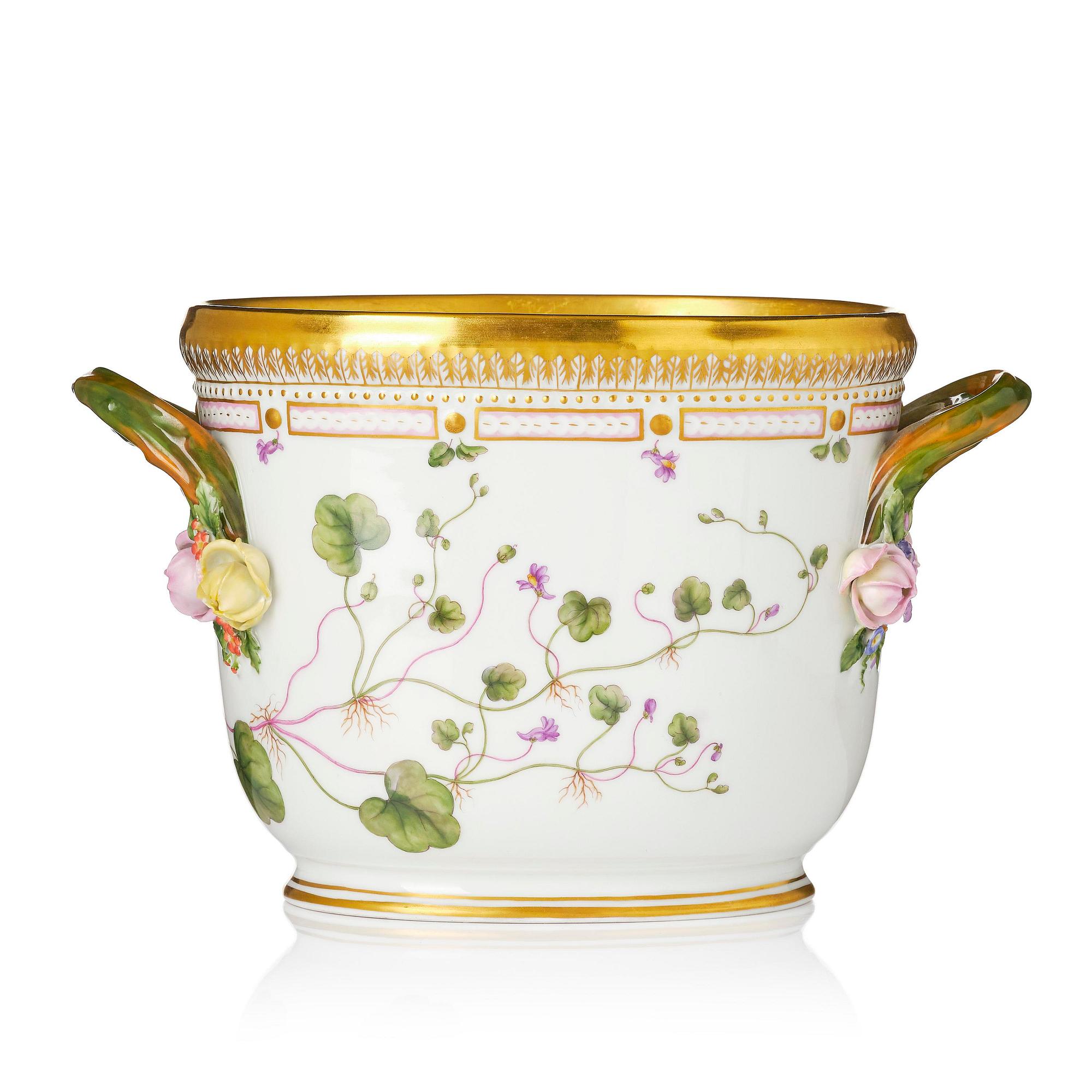 Ytterfoder/Vinkylare, porslin. 'Flora Danica', Royal Copenhagen, Danmark, 1900-tal.