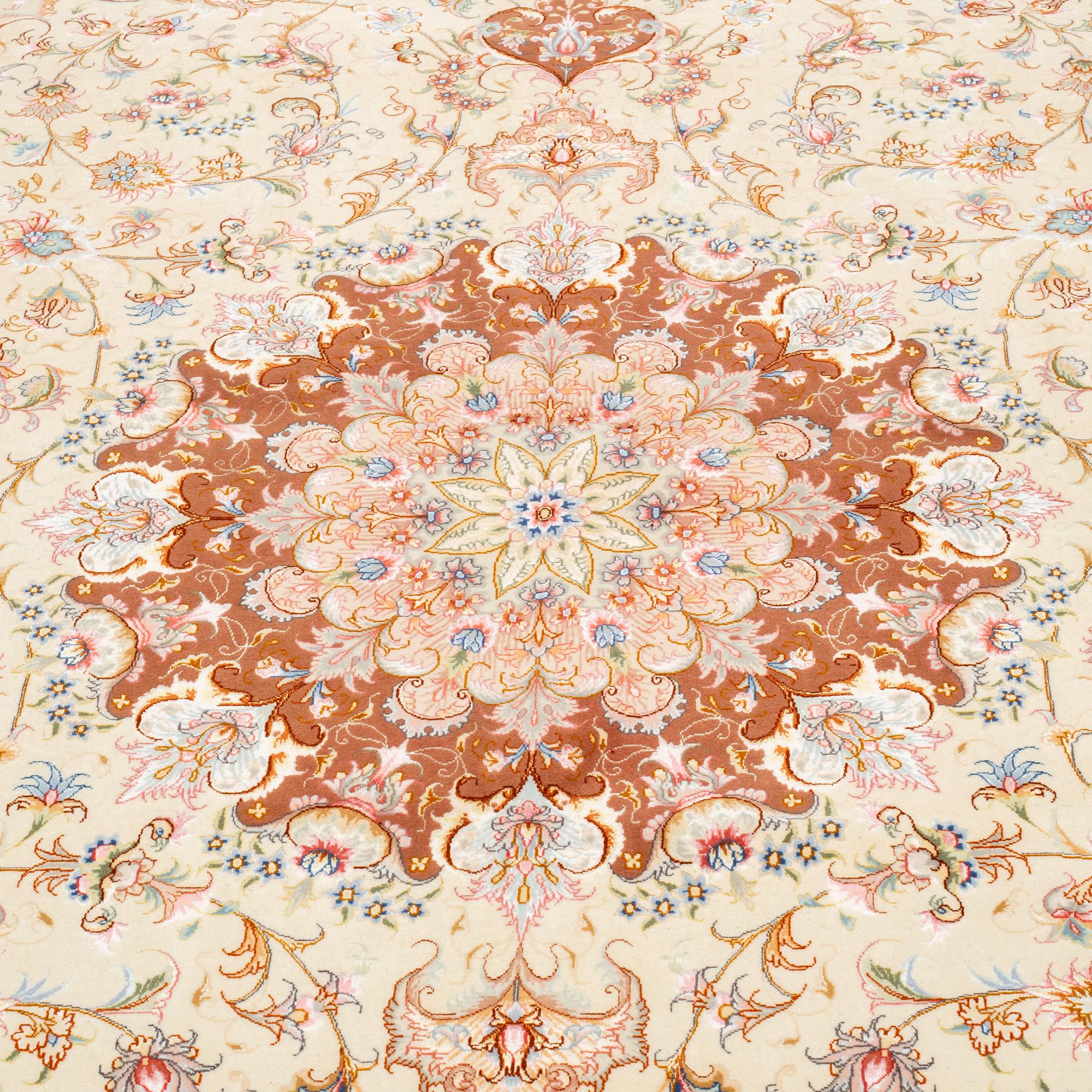 MATTA, Täbris, part silk, ca 350 x 244 cm.