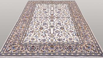 A carpet, Keshan, 292 x 197 cm.