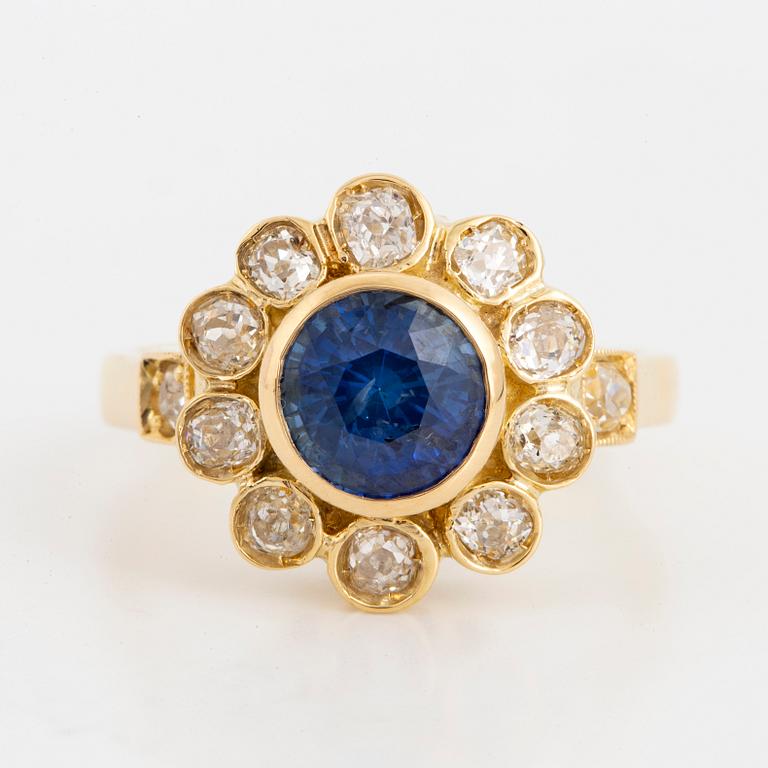 2,26 ct sapphire and old-cut diamond cluster ring.